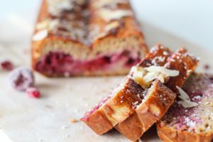 griekse yoghurt bananen cake met frambozen